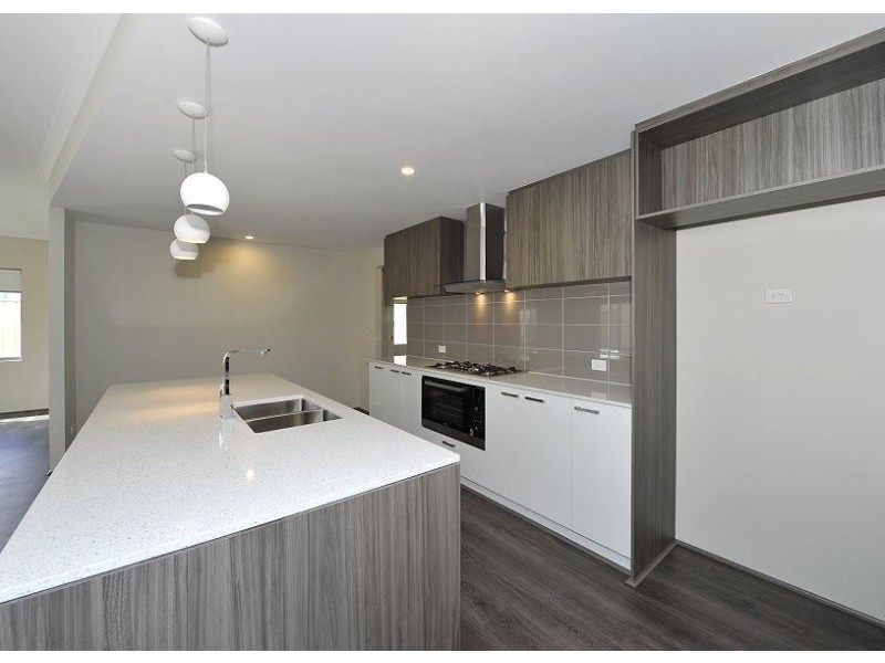 8 Dowerin Circuit, Lakelands WA 6180