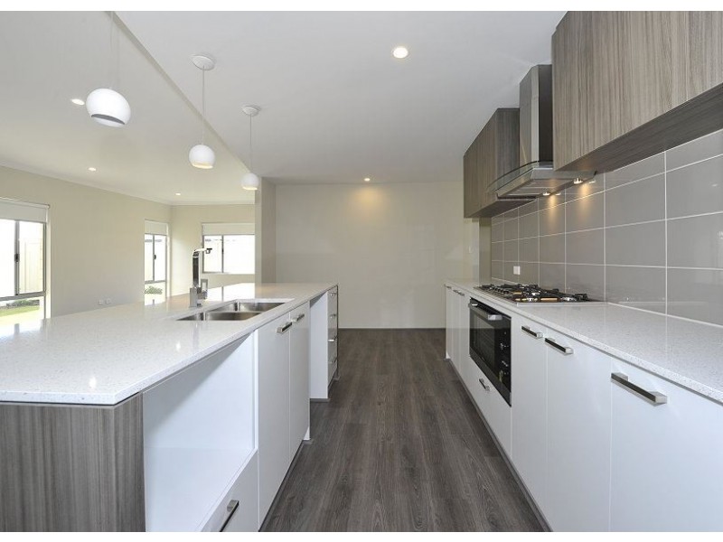 8 Dowerin Circuit, Lakelands WA 6180