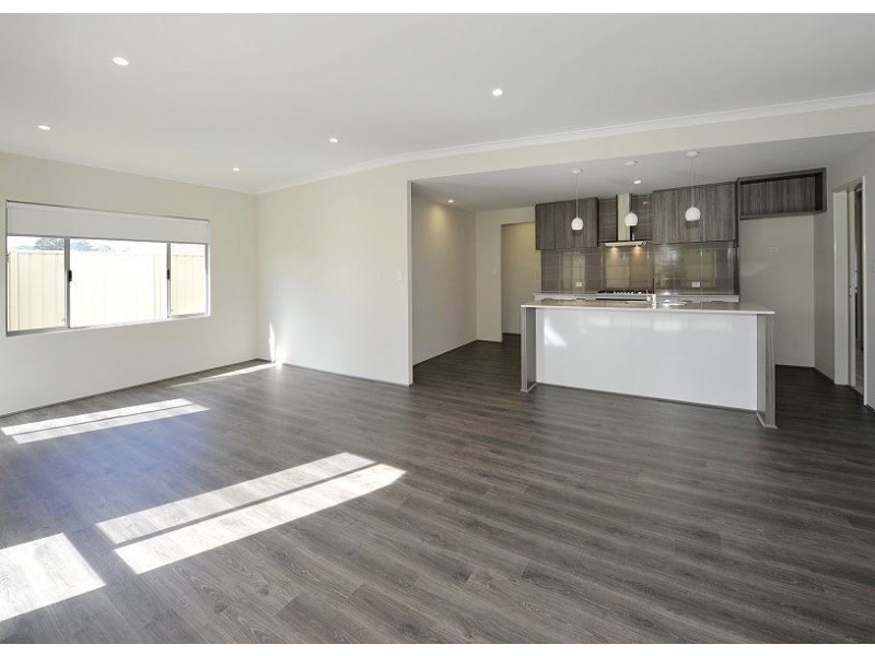 8 Dowerin Circuit, Lakelands WA 6180