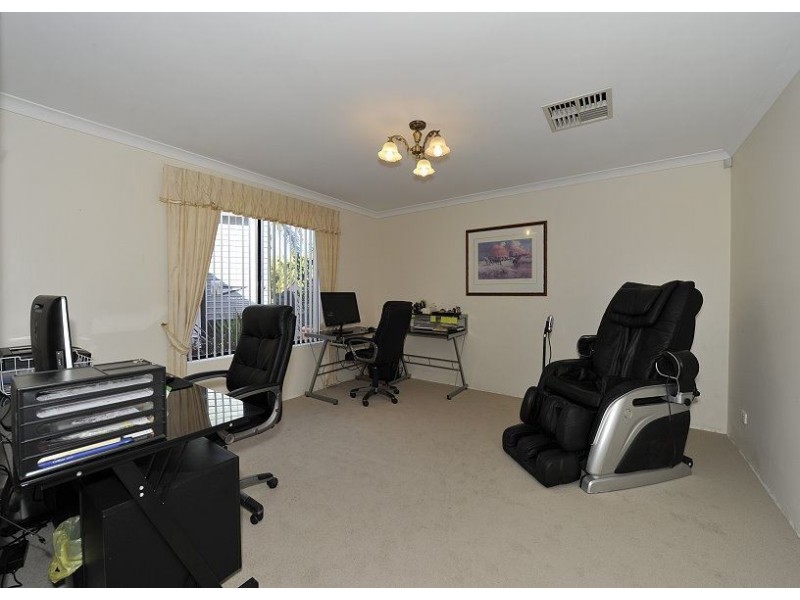 3 Rialto Place, Halls Head WA 6210