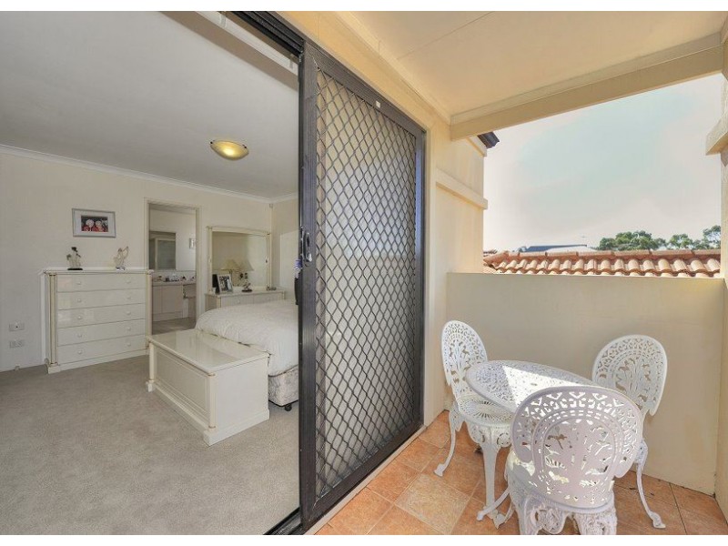 3 Rialto Place, Halls Head WA 6210