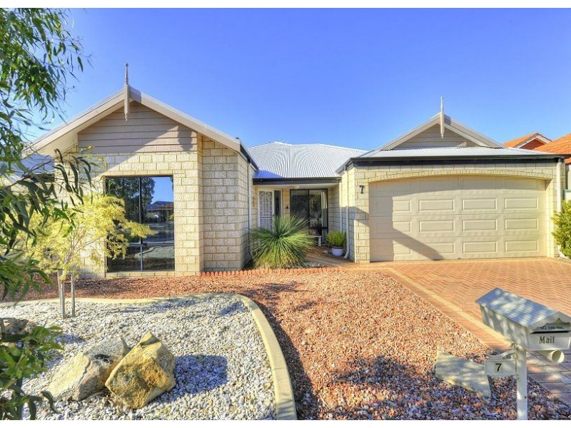 7 Black Swan View, Dudley Park WA 6210
