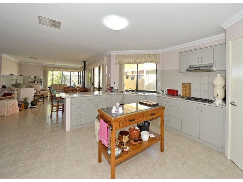7 Black Swan View, Dudley Park WA 6210