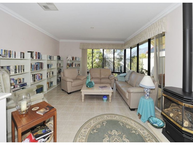 7 Black Swan View, Dudley Park WA 6210