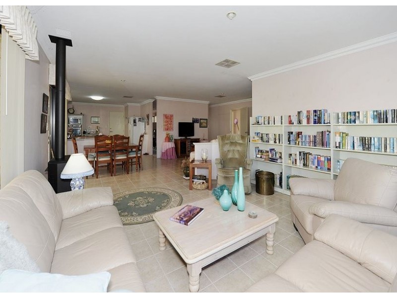 7 Black Swan View, Dudley Park WA 6210