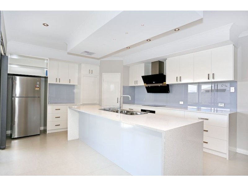 42 Southport Boulevard, Dawesville WA 6211