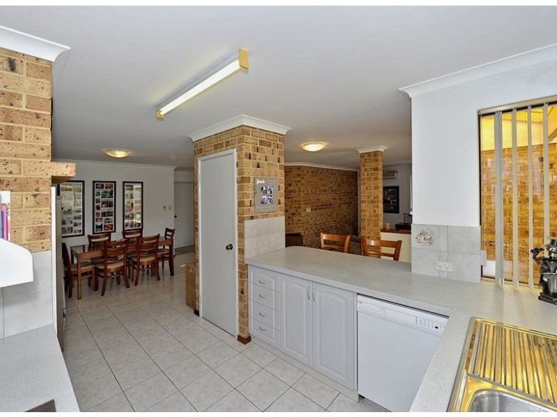 68 Oakmont Avenue, Meadow Springs WA 6210