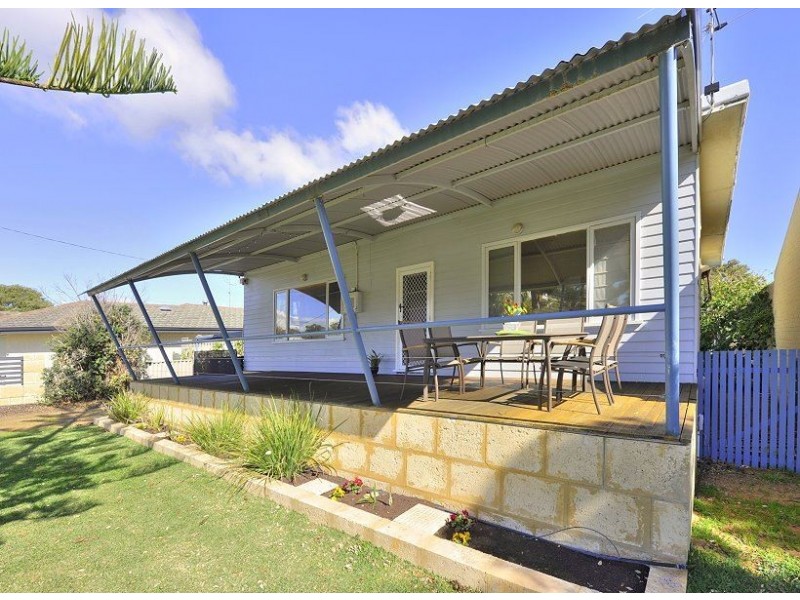 61 Leighton Road, Halls Head WA 6210