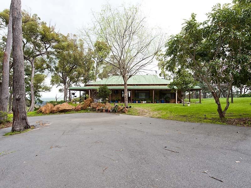 14 Leavy Road, Waroona WA 6215
