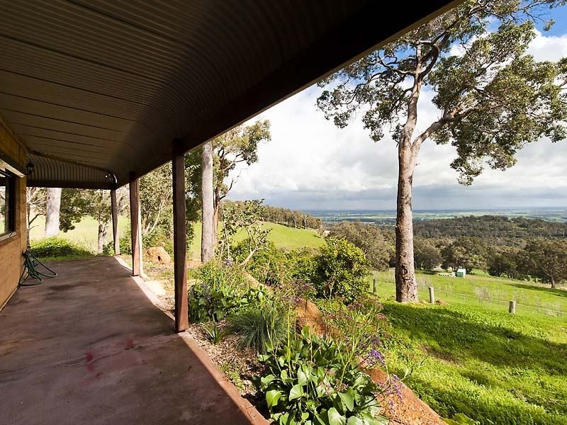 14 Leavy Road, Waroona WA 6215