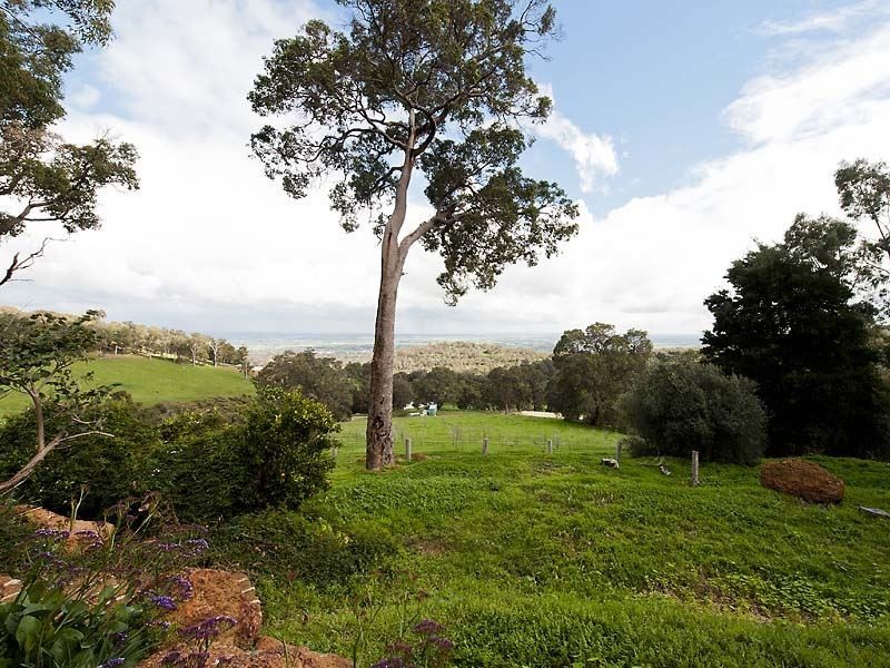 14 Leavy Road, Waroona WA 6215