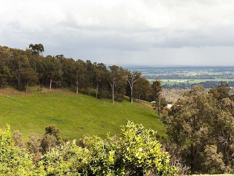 14 Leavy Road, Waroona WA 6215