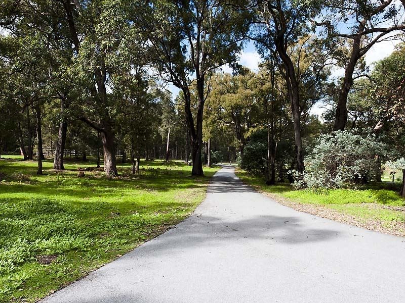 14 Leavy Road, Waroona WA 6215