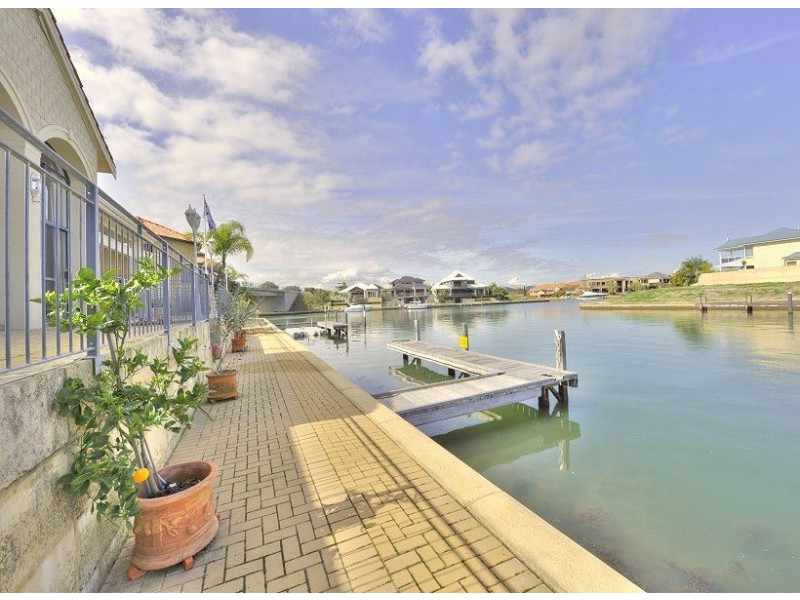 29 Eunamara Retreat, Halls Head WA 6210