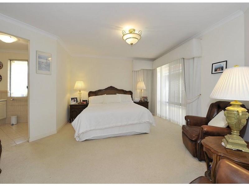 29 Eunamara Retreat, Halls Head WA 6210