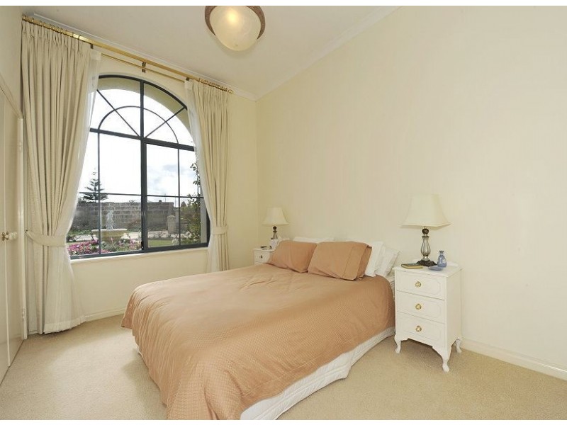 29 Eunamara Retreat, Halls Head WA 6210