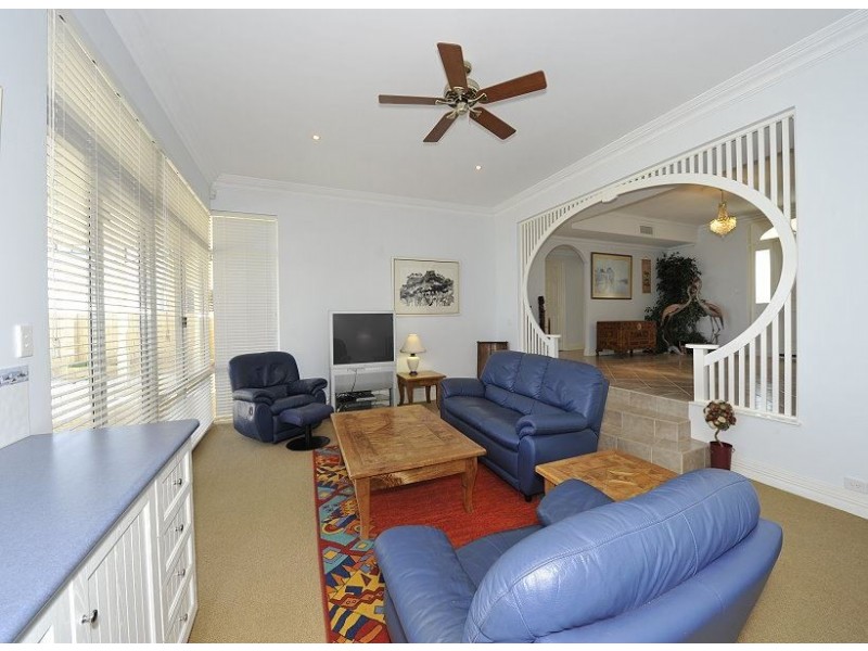 14 Ronsard Drive, San Remo WA 6210