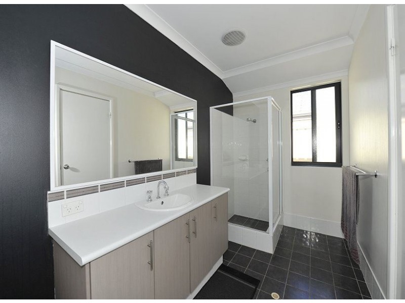 10 Badgerup Avenue, Lakelands WA 6180