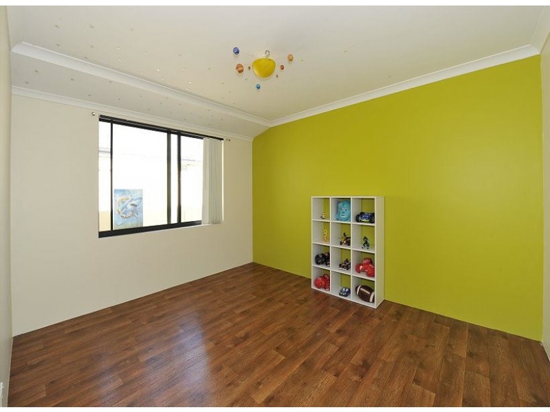 10 Badgerup Avenue, Lakelands WA 6180