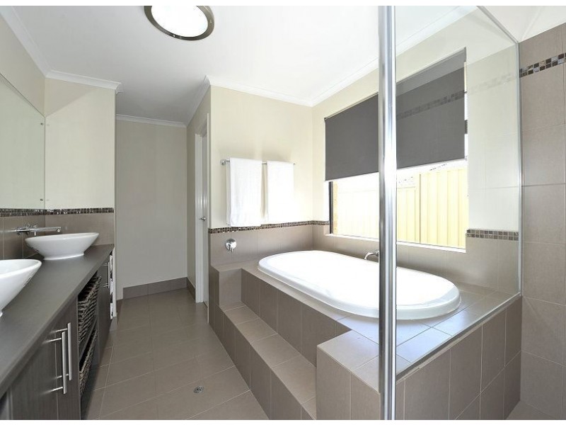 100 Yindana Blvd, Lakelands WA 6180