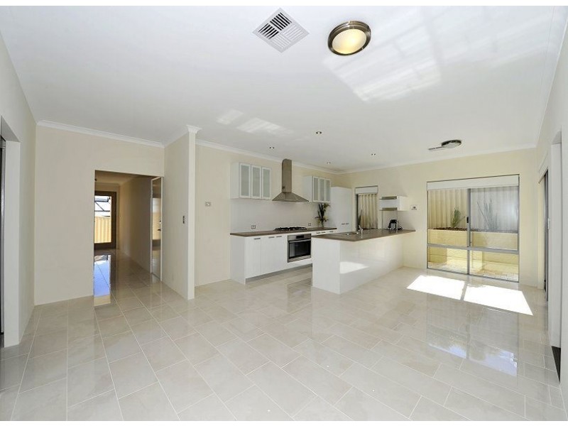 5A Nutans Court, Halls Head WA 6210