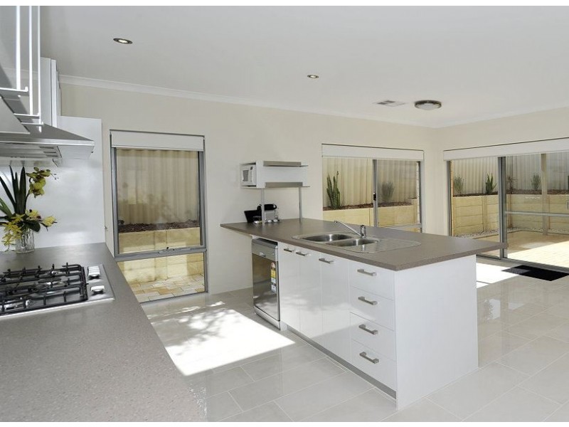 5A Nutans Court, Halls Head WA 6210