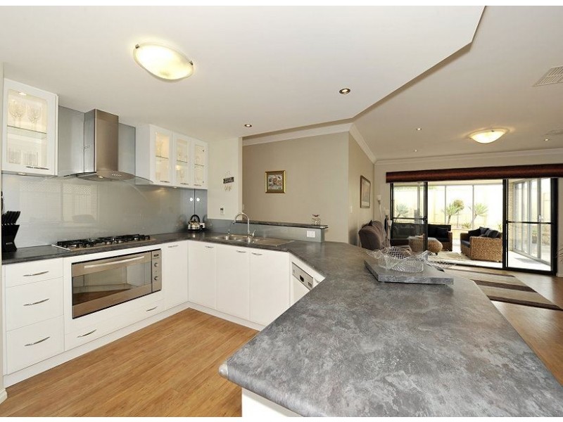 16 Shelduck Way, Dudley Park WA 6210