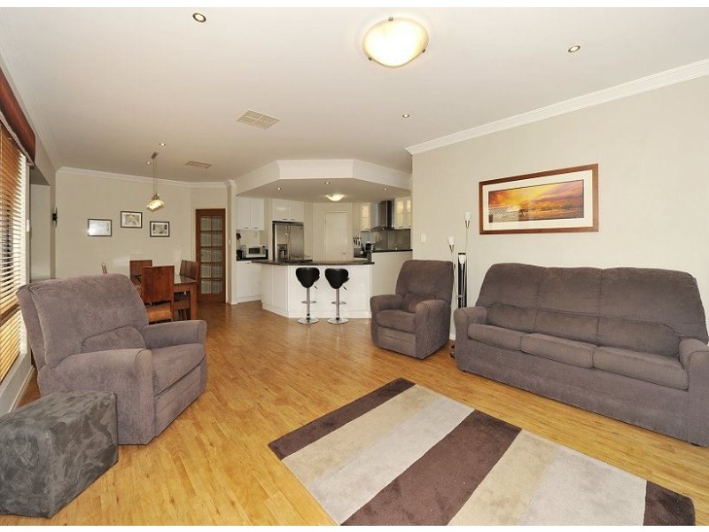 16 Shelduck Way, Dudley Park WA 6210