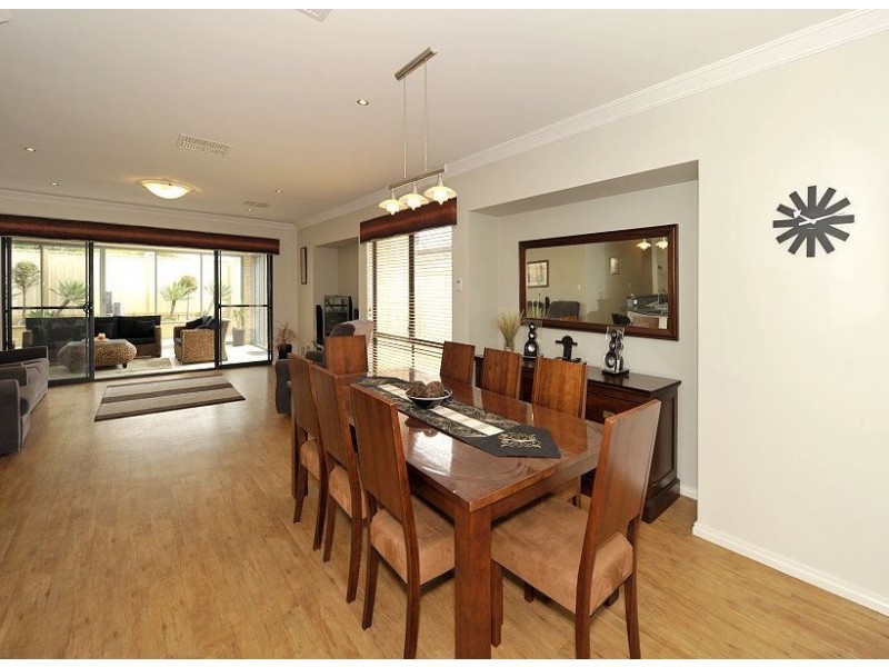 16 Shelduck Way, Dudley Park WA 6210