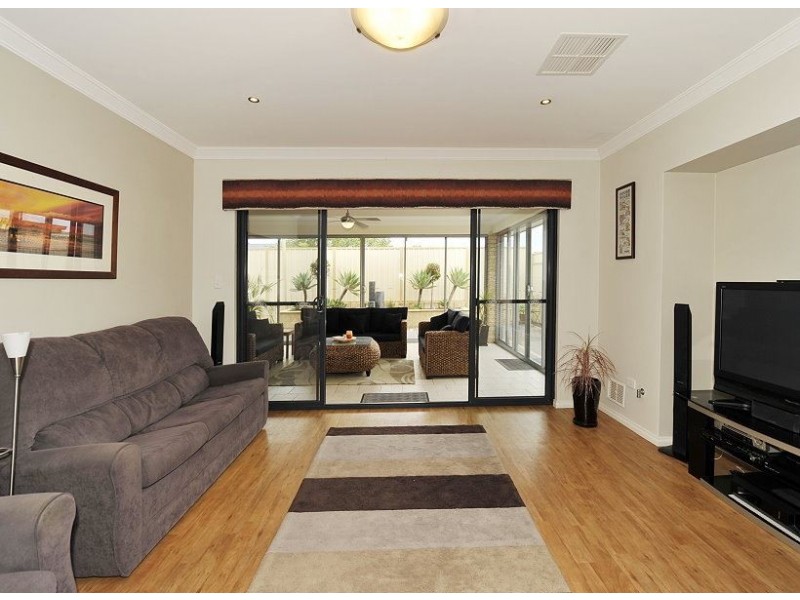 16 Shelduck Way, Dudley Park WA 6210