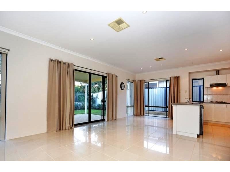 6 Spencer Lane, Meadow Springs WA 6210