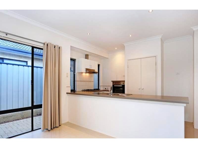 6 Spencer Lane, Meadow Springs WA 6210