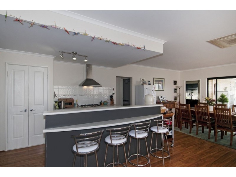 25 Banksiadale Gate, Lakelands WA 6180