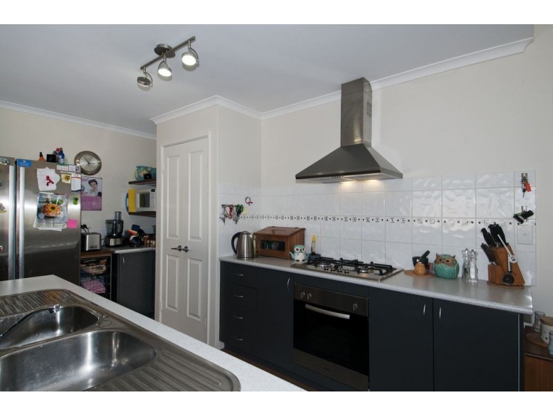 25 Banksiadale Gate, Lakelands WA 6180