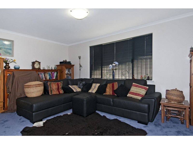 25 Banksiadale Gate, Lakelands WA 6180