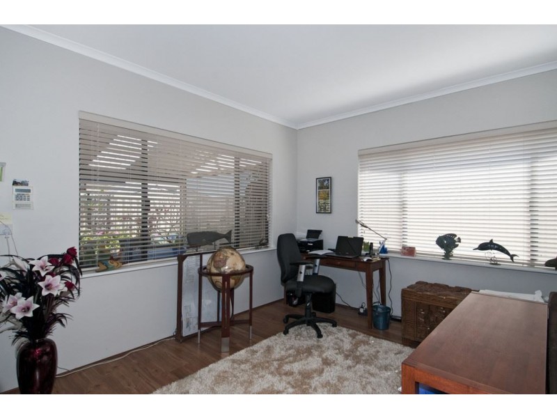 25 Banksiadale Gate, Lakelands WA 6180