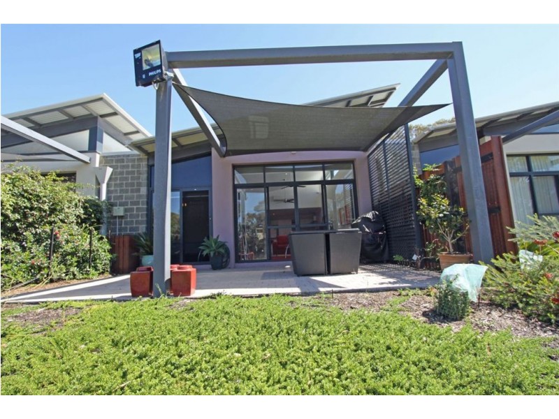 4/44 Oaklands Avenue, Halls Head WA 6210