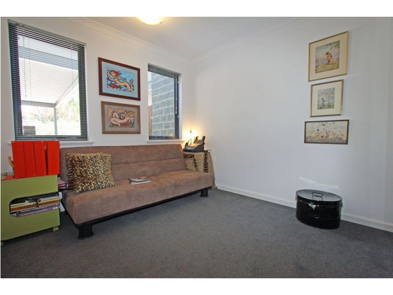 4/44 Oaklands Avenue, Halls Head WA 6210