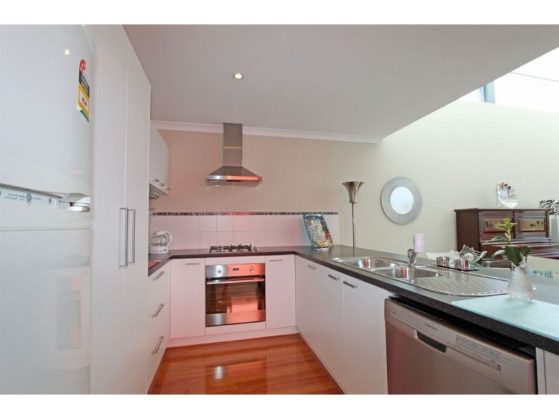 4/44 Oaklands Avenue, Halls Head WA 6210