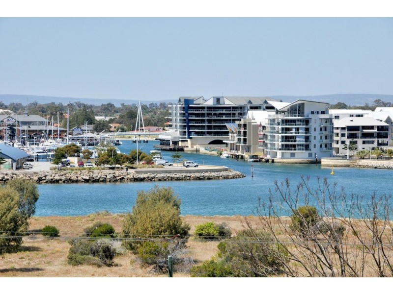 24 Hill Street, Halls Head WA 6210