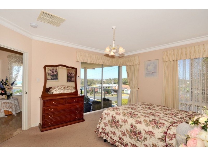 24 Hill Street, Halls Head WA 6210