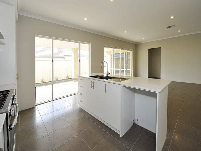 5 Indoon Way, Lakelands WA 6180