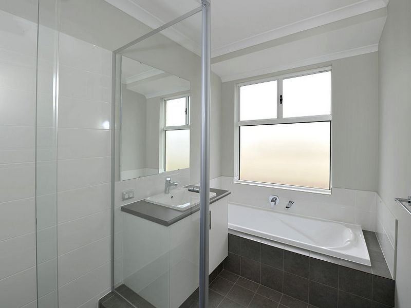 5 Indoon Way, Lakelands WA 6180