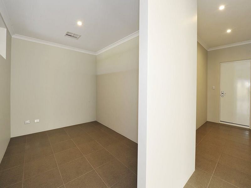 5 Indoon Way, Lakelands WA 6180