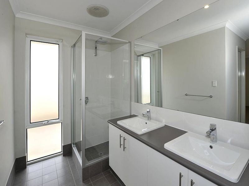 5 Indoon Way, Lakelands WA 6180