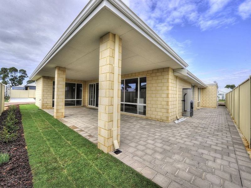 5 Indoon Way, Lakelands WA 6180