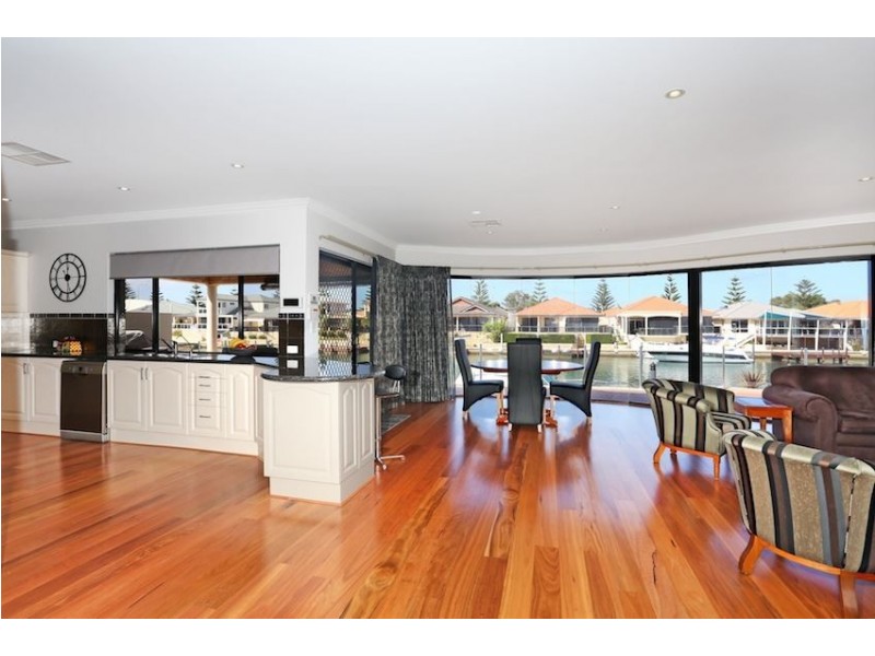 28 Aztec Island Retreat, Halls Head WA 6210