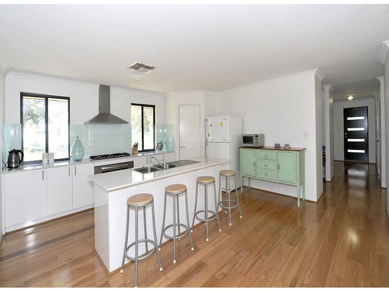 1 Williams Place, Waroona WA 6215