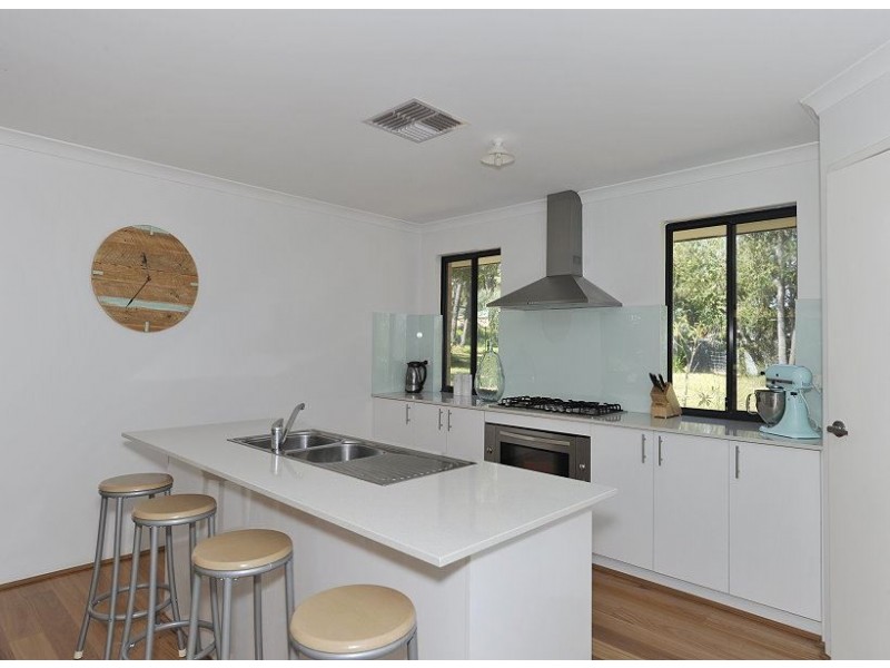 1 Williams Place, Waroona WA 6215