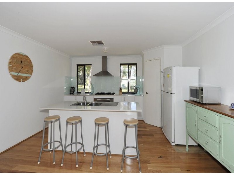 1 Williams Place, Waroona WA 6215